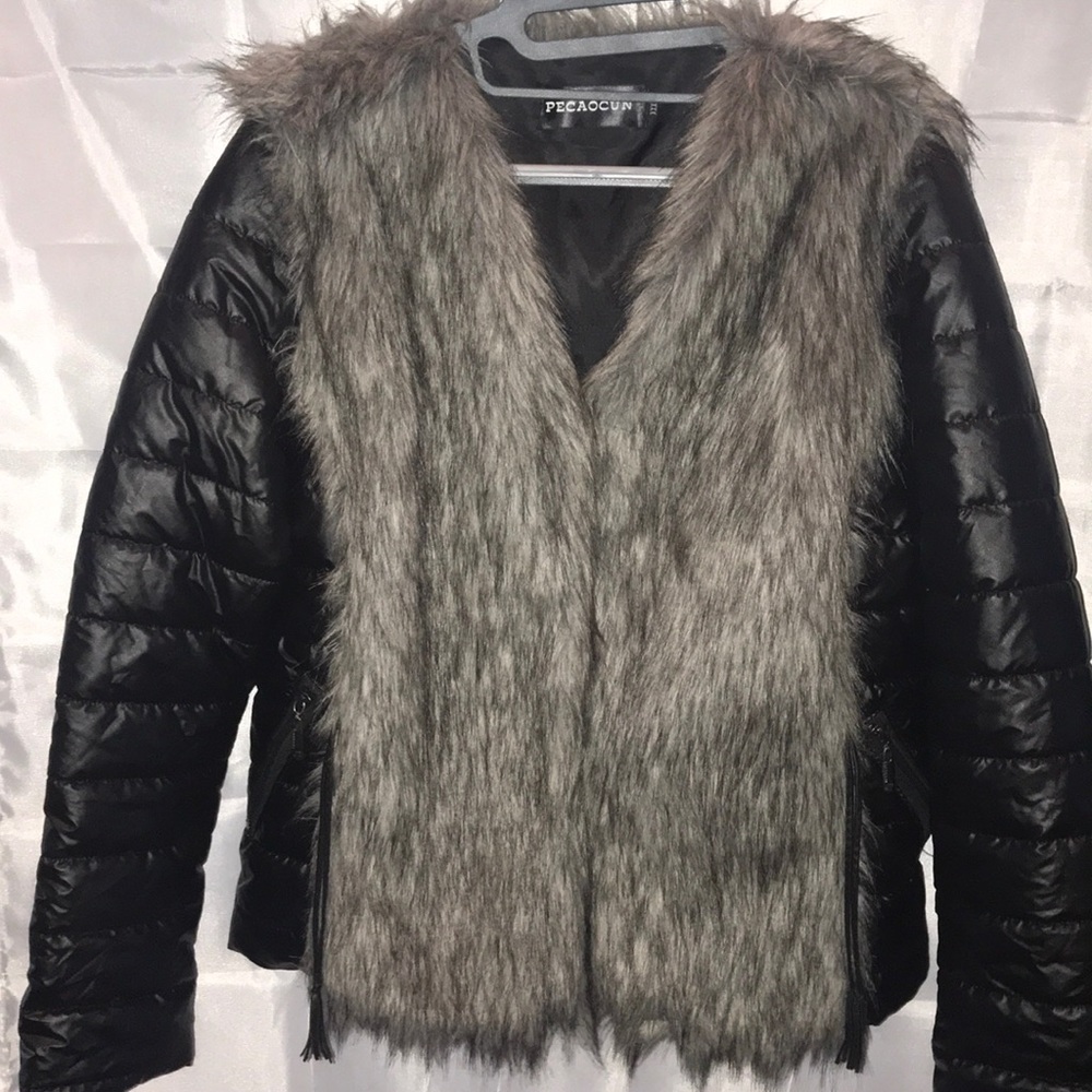 Pecaocun Ladies Faux Fur Jacket